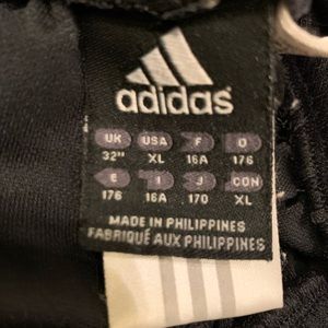 XL fits like adult small